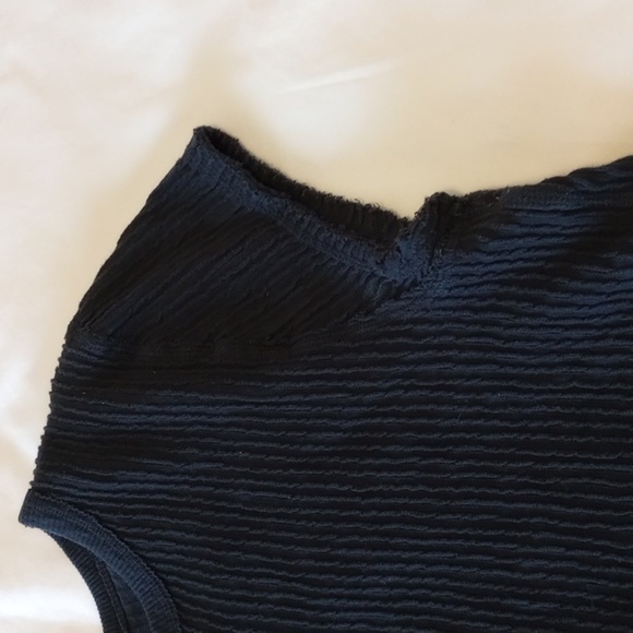 Free People Movement Womens Crop Top Sz L Navy Blue Ribbed Raw Hems Workout Run - Picture 5 of 8